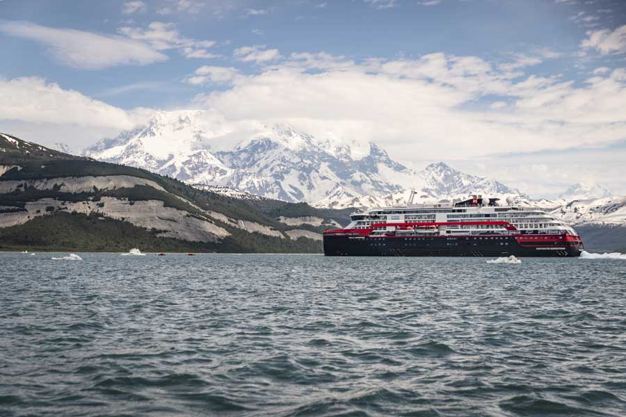 MS Roald Amundsen in Alaska