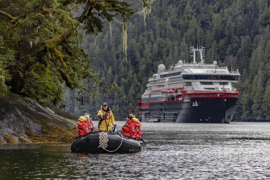 MS Roald Amundsen in Alaska