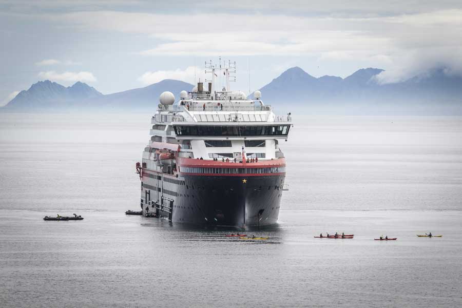 MS Roald Amundsen in Alaska