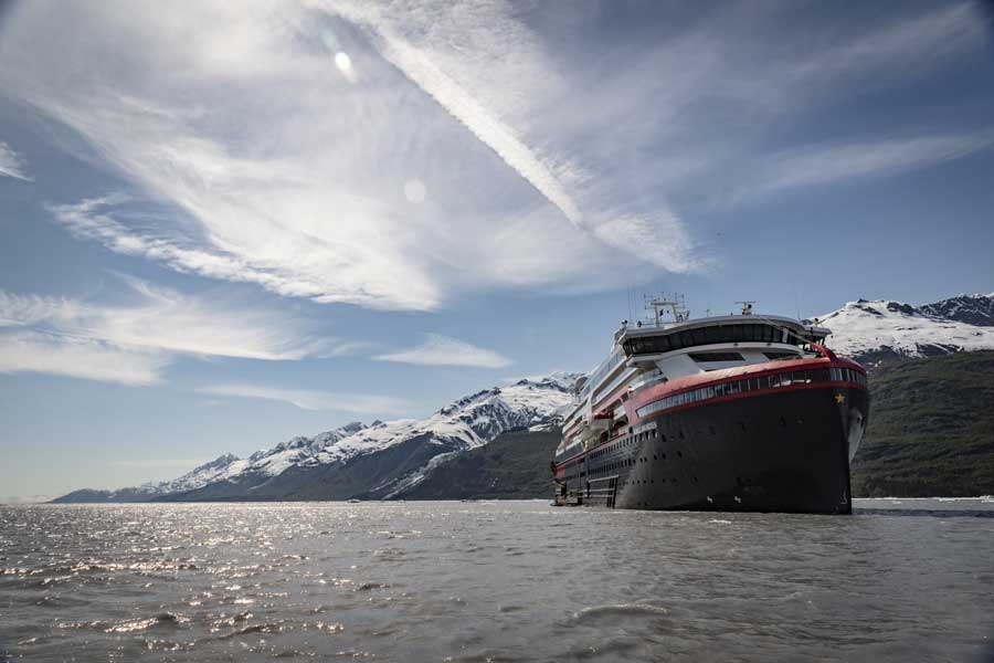 MS Roald Amundsen in Alaska