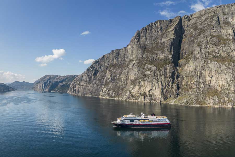 Hurtigruten expeditie IJsland met BBI Travel