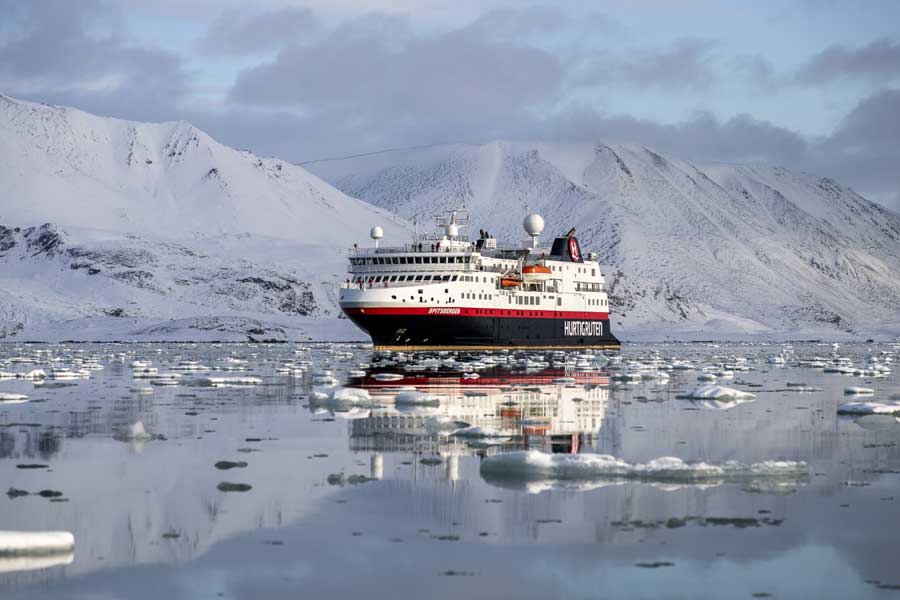 Hurtigruten Expeditie Spitsbergen | Onder de Middernachtzon