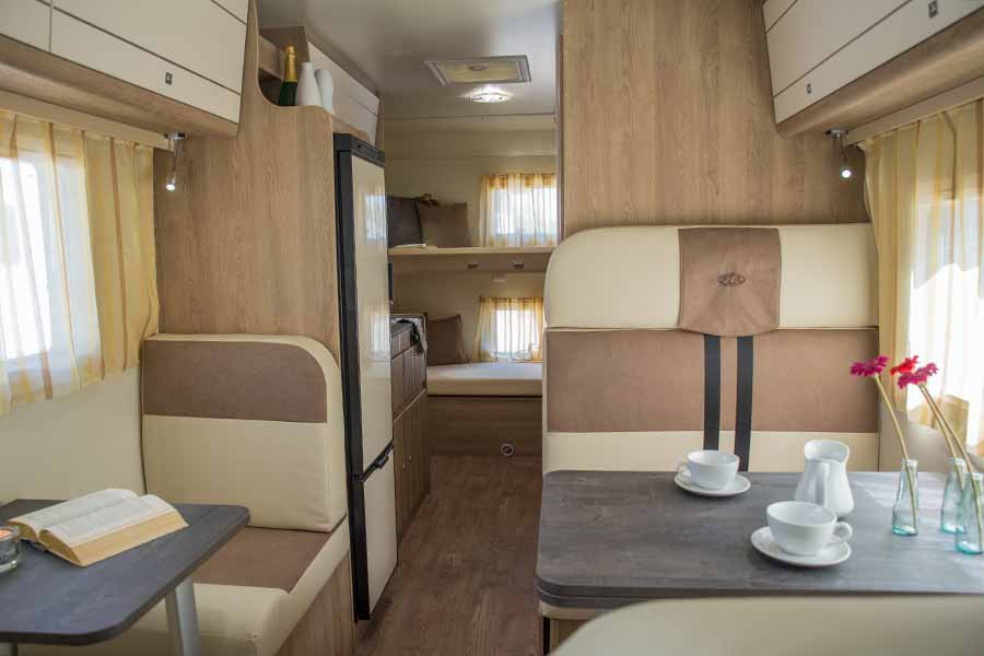 Type E overzicht salon Grote camper vanaf Ireland West Airport Knock