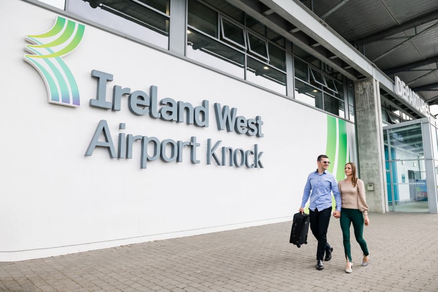 Fly Drive vanaf Groningen Airport Eelde naar Knock, Ireland West Airport