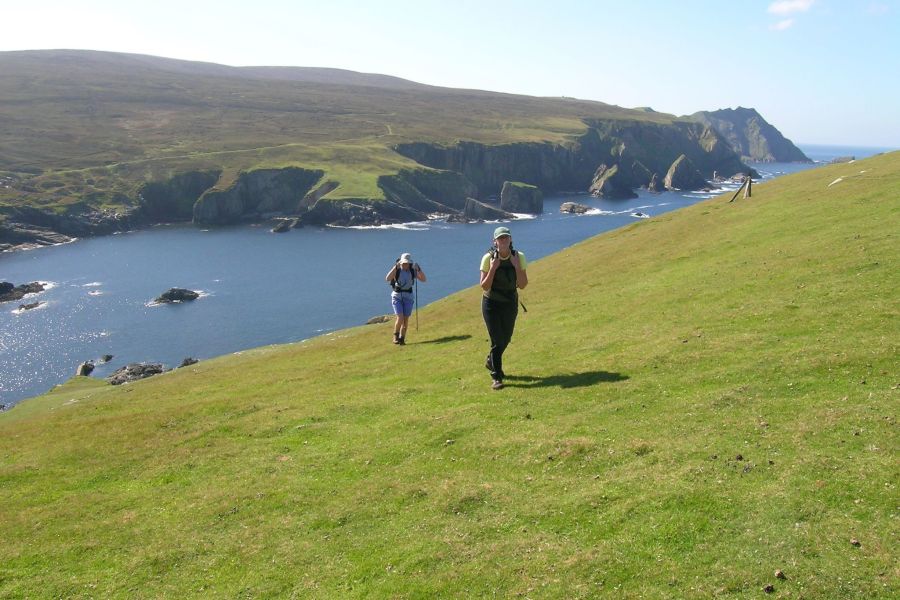 Wandelaars Ierse kust