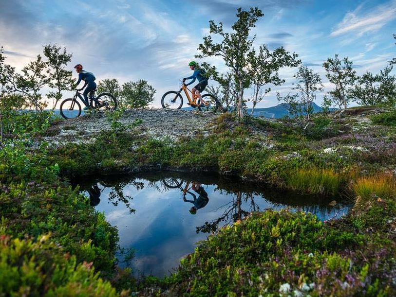 Mountainbiken bij Lofsdalen in Zweden