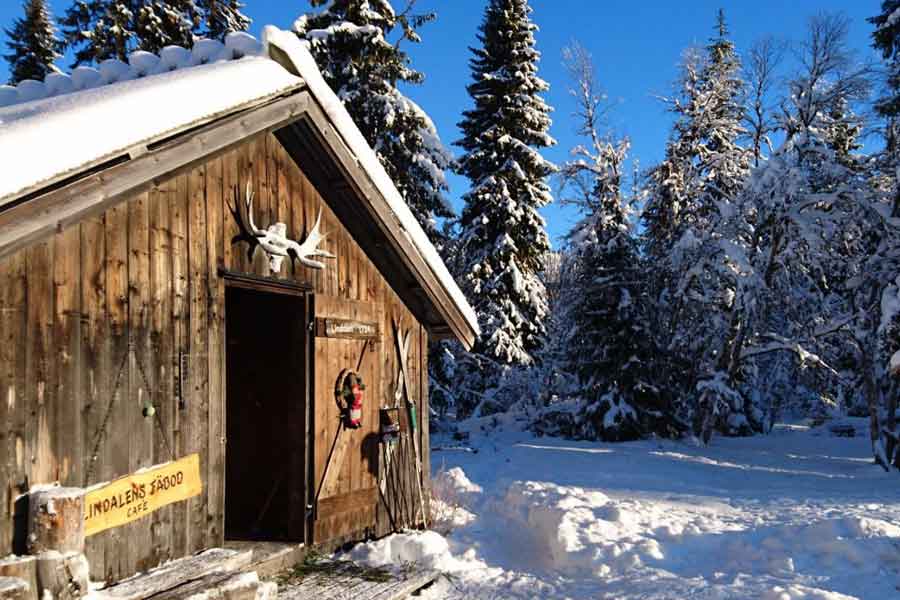 Lindvallens Fäbod in de sneeuw en zon