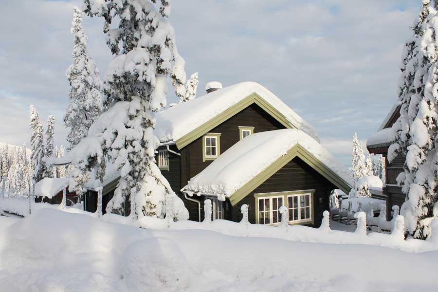 Slåtterstugan in de sneeuw