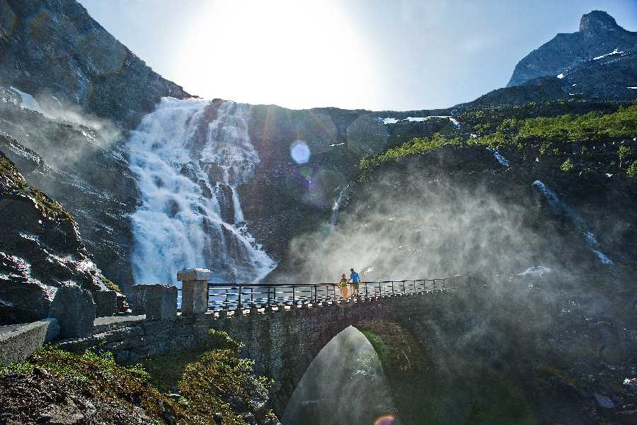 Trollstigen bergweg tijdens een autotondreis door Noorwegen